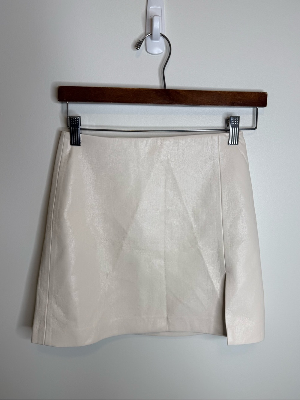 Sunday best Tatiana faux leather skirt Cream A-Line Mini Skirt with Front Slit 0